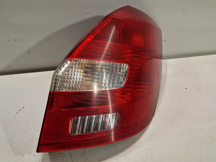 Skoda Fabia Mk2 (5J) (2007 - 2014) 5J6945096 Задний фонарь в кузове — фото 2