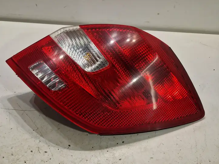 Skoda Fabia Mk2 (5J) (2007 - 2014) 5J6945096 Задний фонарь в кузове — фото 6