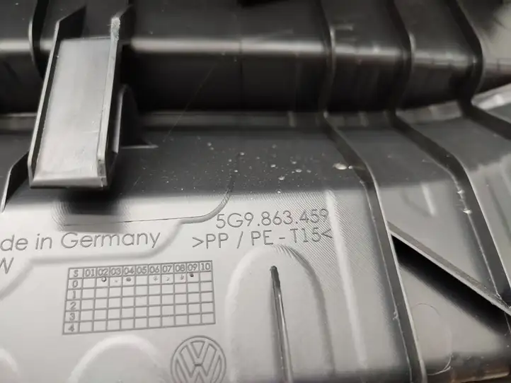 Volkswagen Golf VII (2013 - 2019) Отделка порога багажника — фото 3