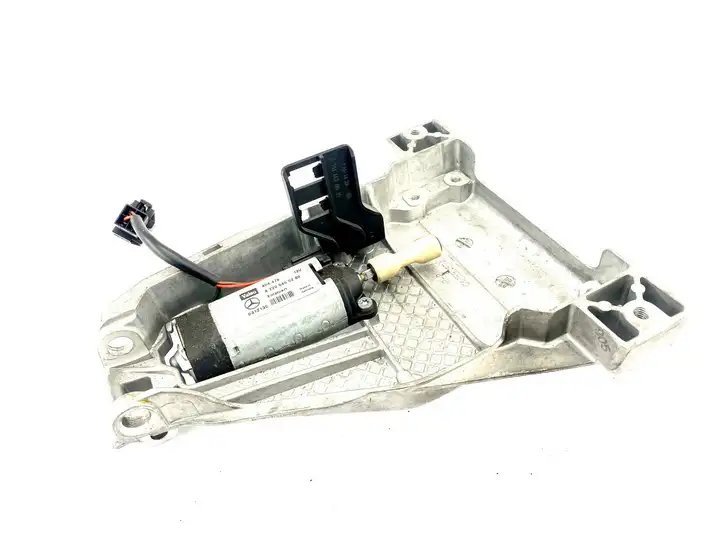 Mercedes-Benz E W211 (2002 - 2009) A2205400288 Электродвигатель регулировки рулевой колонки — фото 2