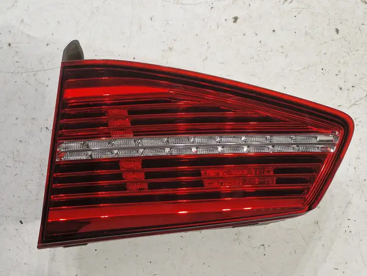 Volkswagen PASSAT B8 (2015 - ) 3G9945308A Задний фонарь в крышке багажника — фото 1