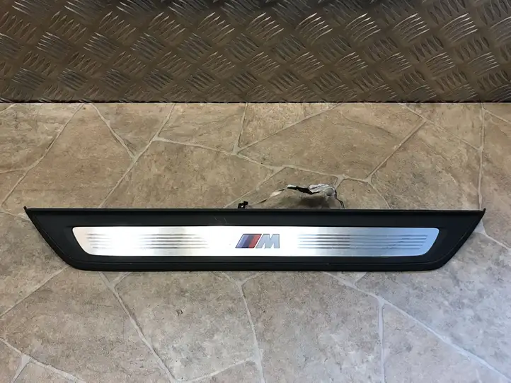 BMW 5 G30 G31 (2016 - ) 8061056 Внутренняя отделка переднего порога — фото 1