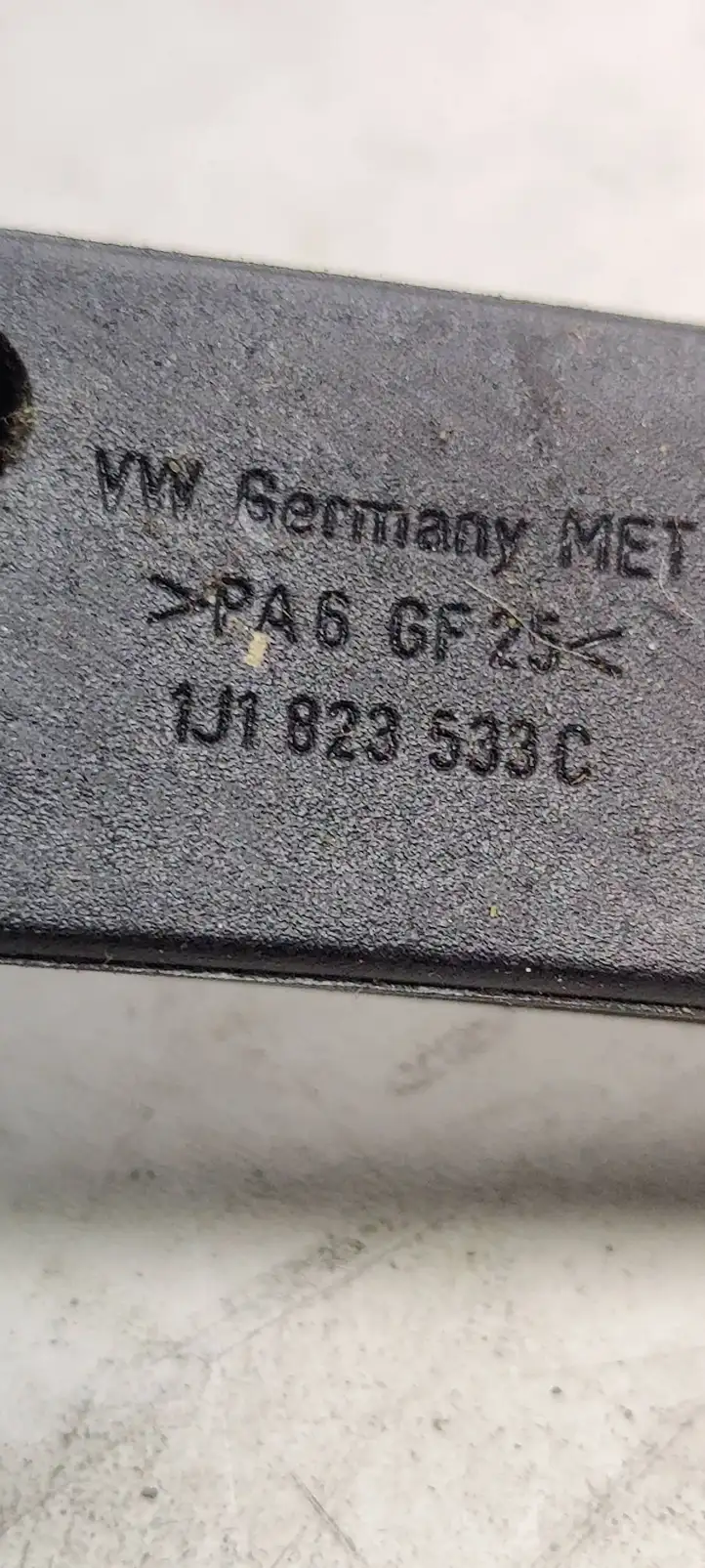 Volkswagen PASSAT B6 (2005 - 2010) 1J1823533C Ручка открытия капота — фото 4
