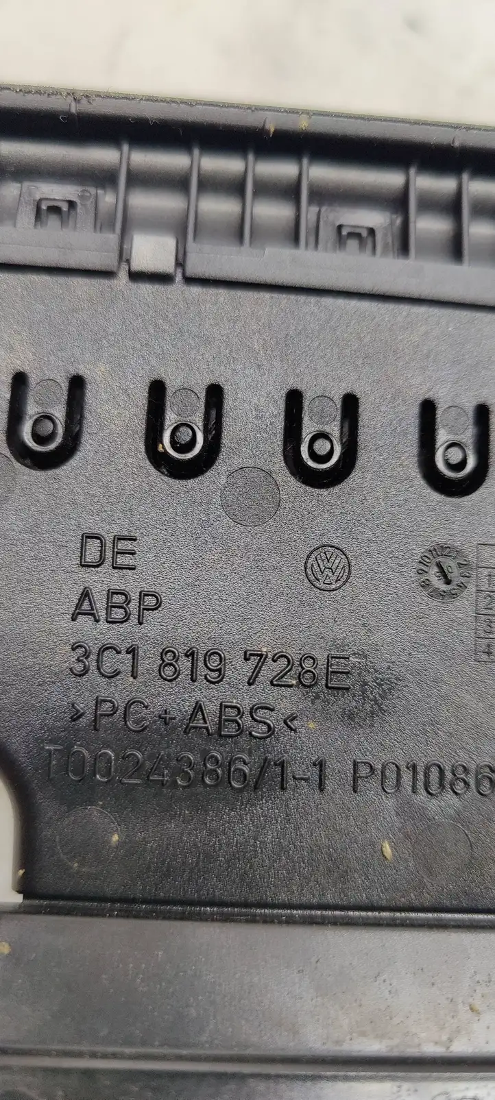 Volkswagen PASSAT B6 (2005 - 2010) 3C1819728E Центральный воздушный дефлектор — фото 4