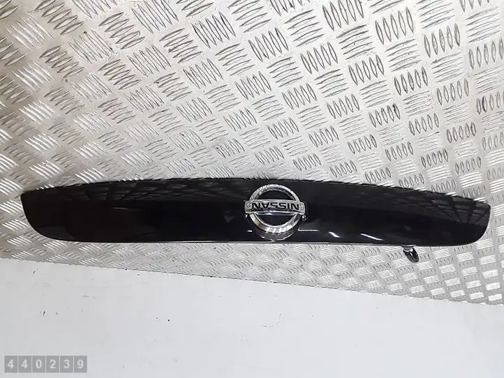 Nissan Juke I F15 (2010 - 2018) 908681KR6A Подсветка номера — фото 1