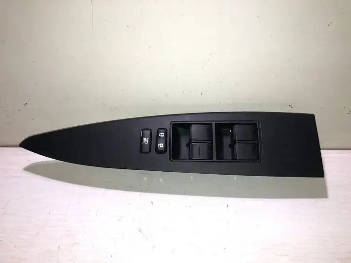 Toyota Avensis T270 (2012 - 2015) 7423205310 Кнопка стеклоподъемников — фото 1