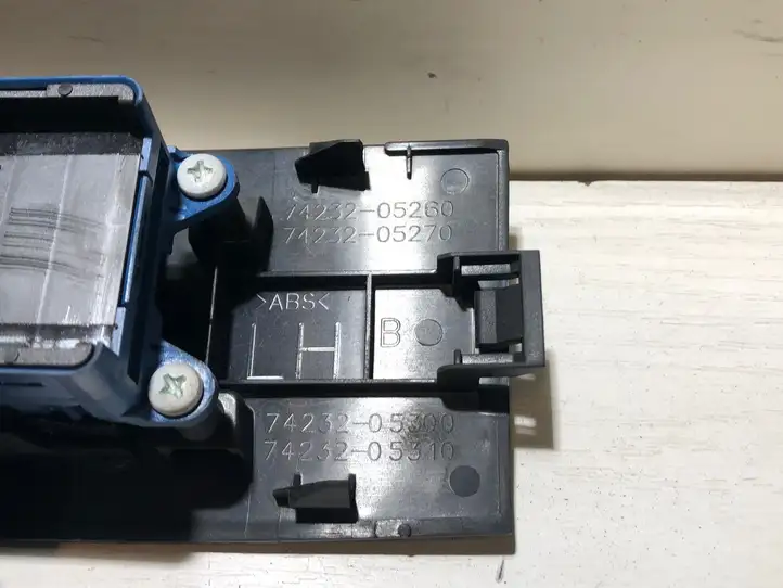 Toyota Avensis T270 (2012 - 2015) 7423205310 Кнопка стеклоподъемников — фото 3
