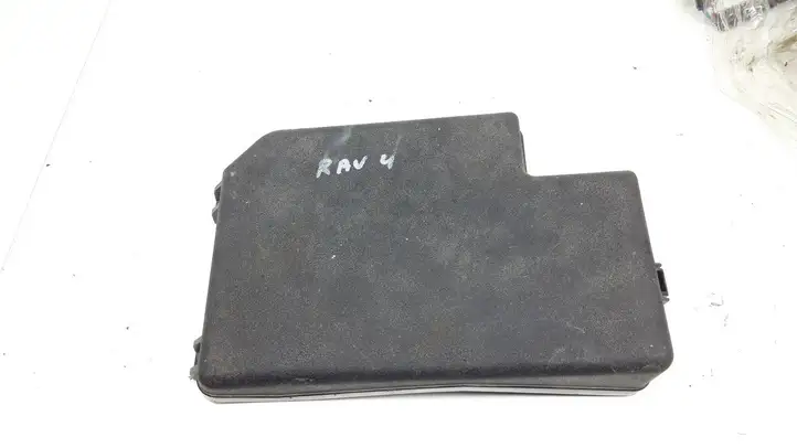 Toyota RAV 4 (XA30) (2006 - 2016) 8266242191 Крышка ящика предохранителей — фото 1