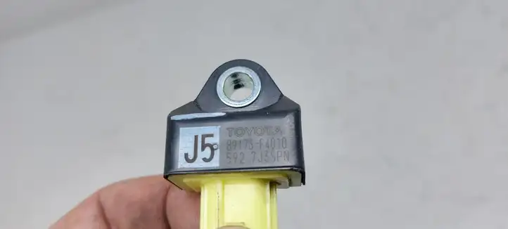 Toyota C-HR I (2016 - 2022) 89173F4010 Датчик удара SRS — фото 1