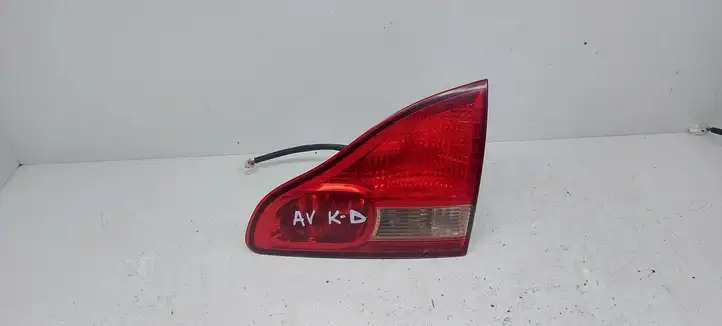 Toyota Avensis Verso (2001 - 2004) Задний фонарь в крышке багажника — фото 1