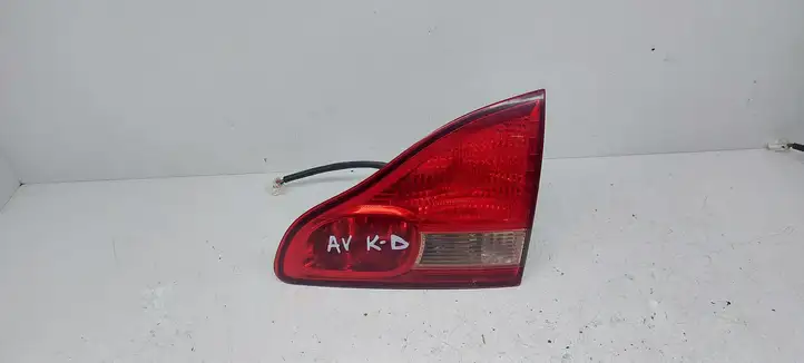 Toyota Avensis Verso (2001 - 2004) Задний фонарь в крышке багажника — фото 2