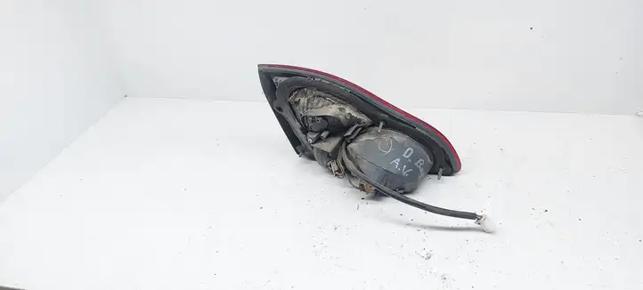 Toyota Avensis Verso (2001 - 2004) Задний фонарь в крышке багажника — фото 3
