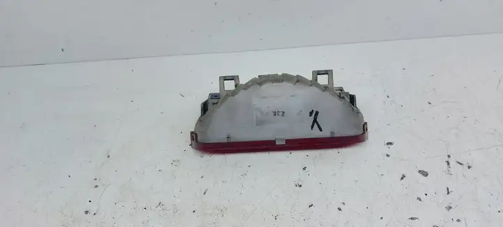 Toyota Yaris Verso (1999 - 2005) Дополнительный стоп фонарь — фото 4