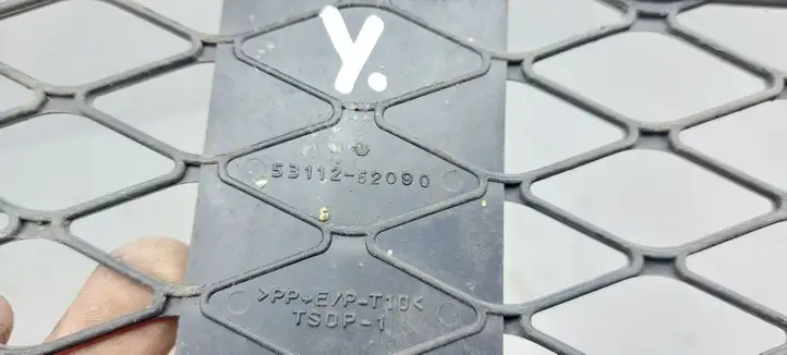 Toyota Yaris Verso (1999 - 2005) 5311252090 Нижняя решетка переднего бампера — фото 2