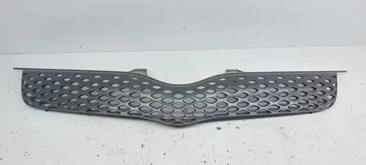 Toyota Yaris Verso (1999 - 2005) 5311152240 Верхняя решетка радиатора — фото 1