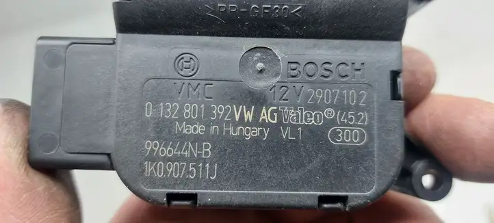 Volkswagen Touran II (2010 - 2016) 1K0907511C Двигатель задвижки потока воздуха — фото 3