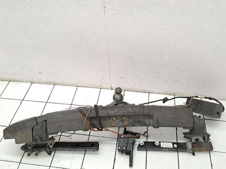 Mercedes-Benz E W211 (2002 - 2009)  A2116106025 Комплект крюка