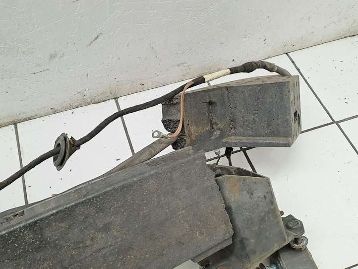 Mercedes-Benz E W211 (2002 - 2009)  A2116106025 Комплект крюка