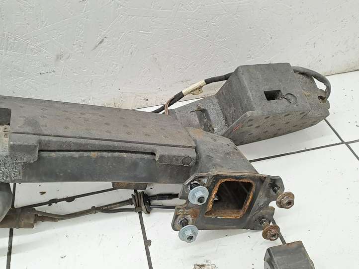 Mercedes-Benz E W211 (2002 - 2009)  A2116106025 Комплект крюка