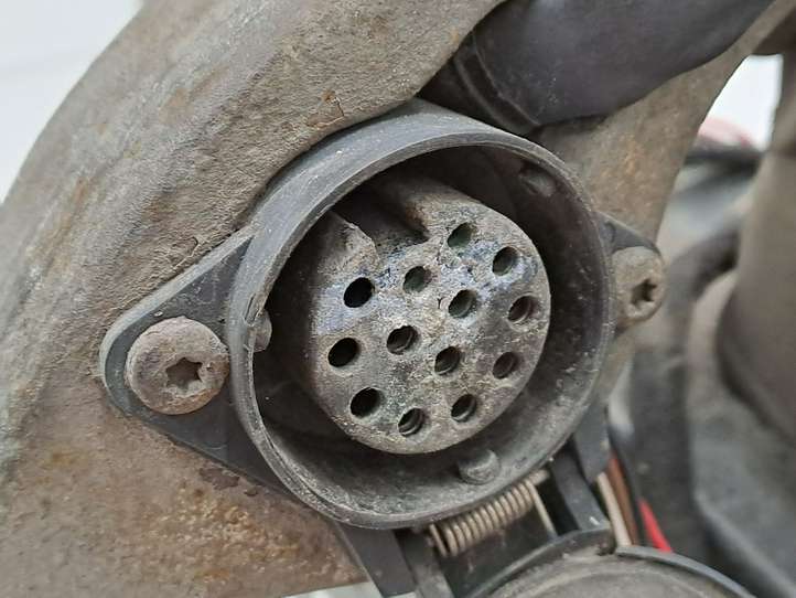 Mercedes-Benz E W211 (2002 - 2009)  A2116106025 Комплект крюка