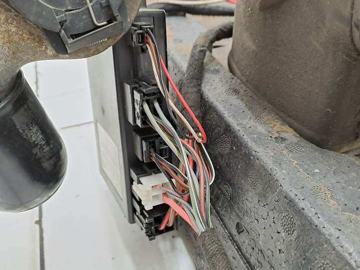 Mercedes-Benz E W211 (2002 - 2009)  A2116106025 Комплект крюка