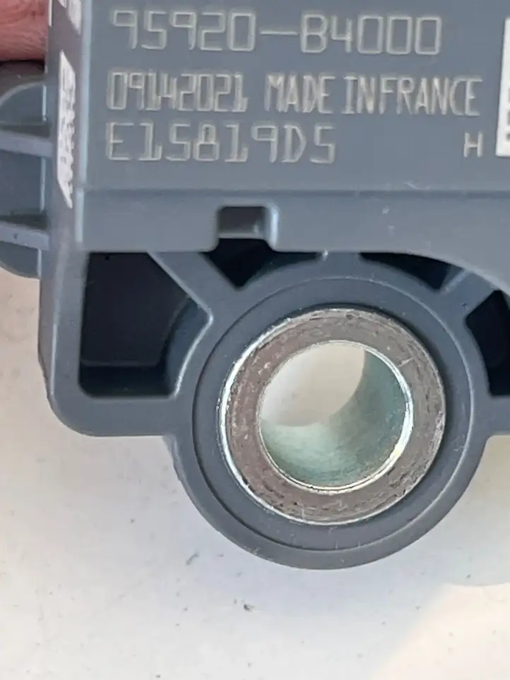 Kia Sportage (2016 - 2018) 95920B4000 Датчик удара SRS — фото 3