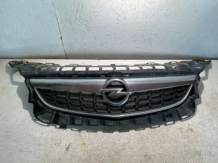 Opel Astra J (2009 - 2012) 13266577 Верхняя решетка радиатора — фото 1