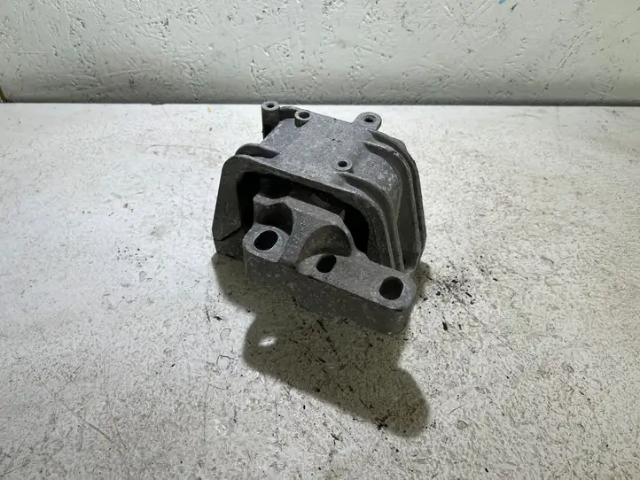 Volkswagen PASSAT B6 (2005 - 2010) 1K0199262P Опора двигателя — фото 1