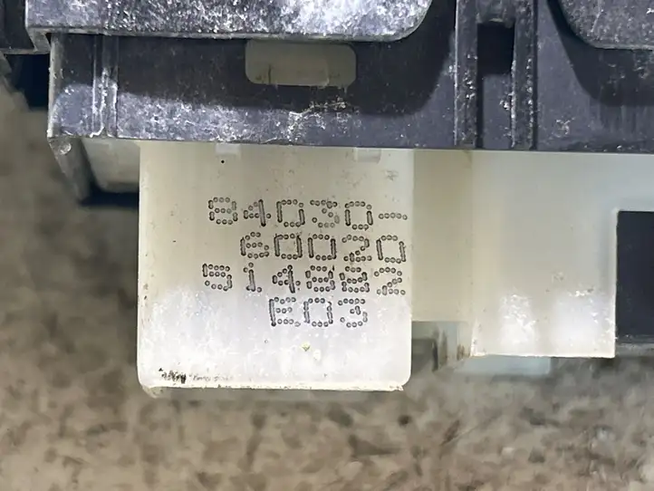 Toyota Land Cruiser (J120) (2002 - 2009) 8403060020 Блок кнопок стеклоподъемников — фото 3