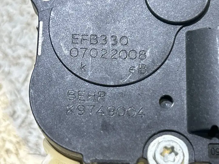 Audi A4 S4 B8 8K (2007 - 2011) K9749004 Двигатель задвижки потока воздуха — фото 3