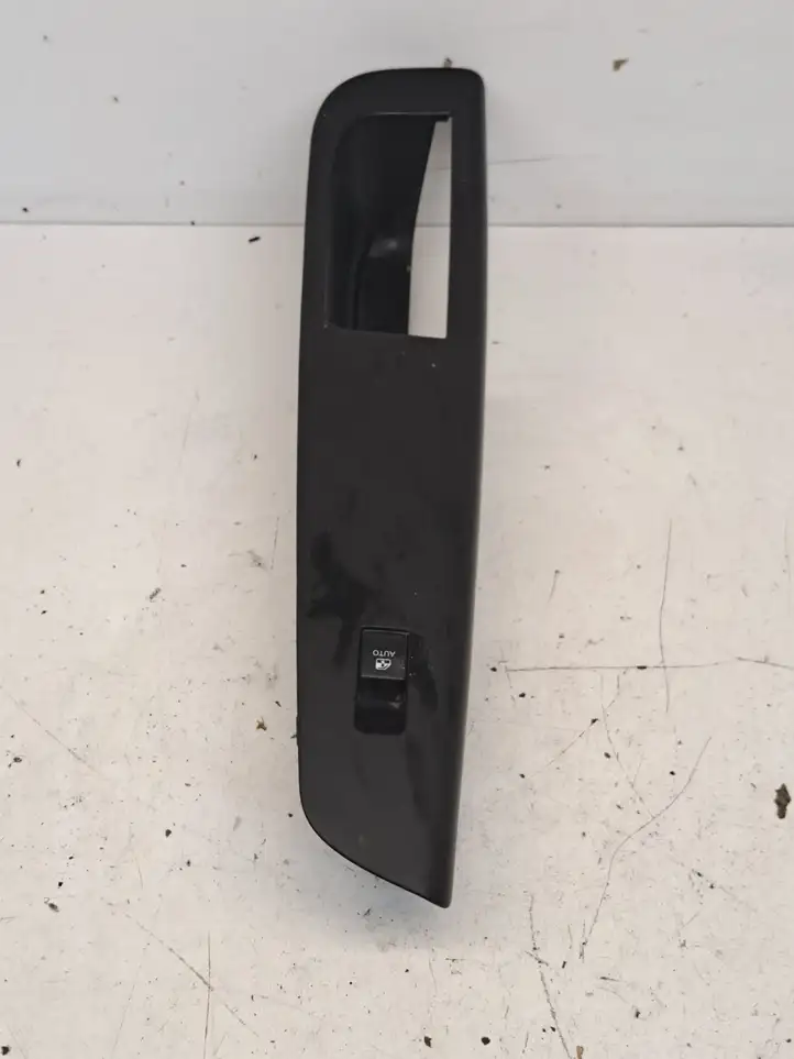 Kia Ceed (2006 - 2010) 823611H000 Кнопка стеклоподъемников — фото 1