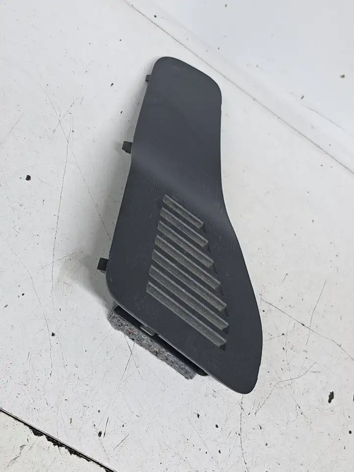 Toyota RAV 4 (XA30) (2006 - 2016) 6476642041 Прочая отделка багажника — фото 1