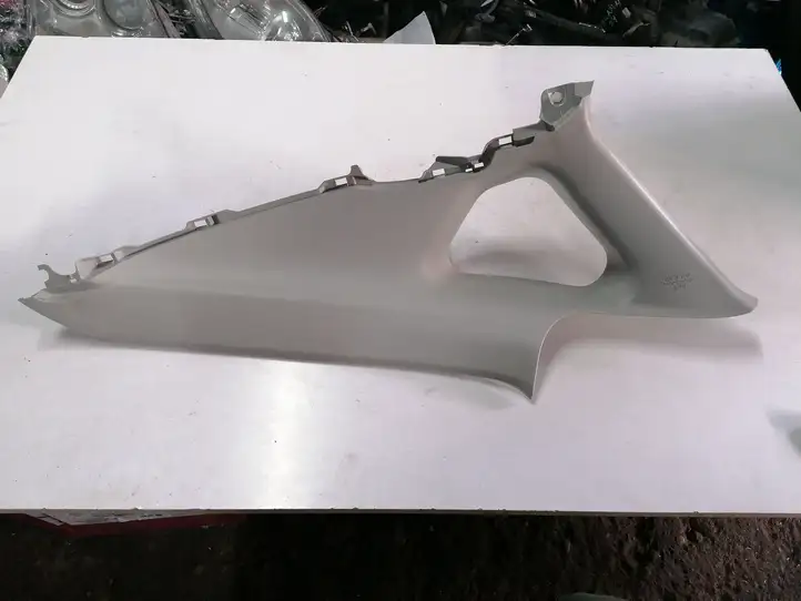 Toyota Prius (XW30) (2009 - 2015) 6247047070 Верхняя обшивка стойки B — фото 1
