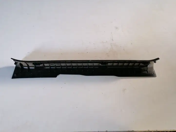 Toyota Prius (XW30) (2009 - 2015) 6791347040 Внутренняя отделка переднего порога — фото 2
