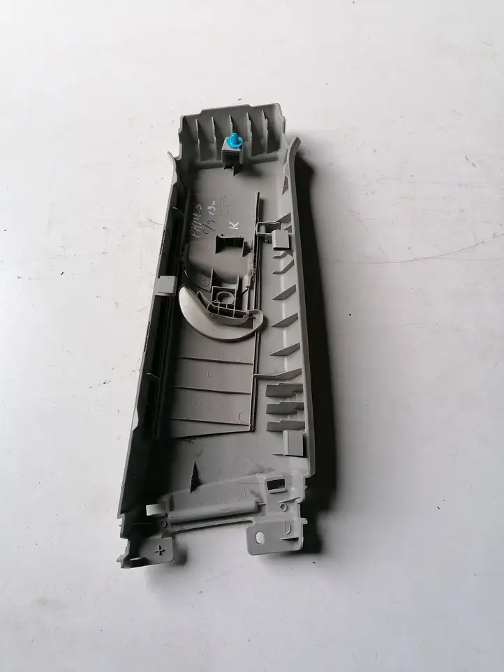 Toyota Prius (XW30) (2009 - 2015) 7302453020 Верхняя обшивка стойки B — фото 4