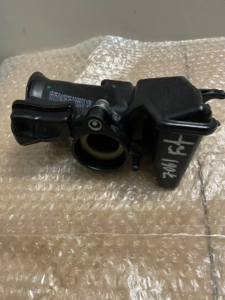 Audi A1 (2019 - ) 04C129656L Резонатор впуска — фото 4