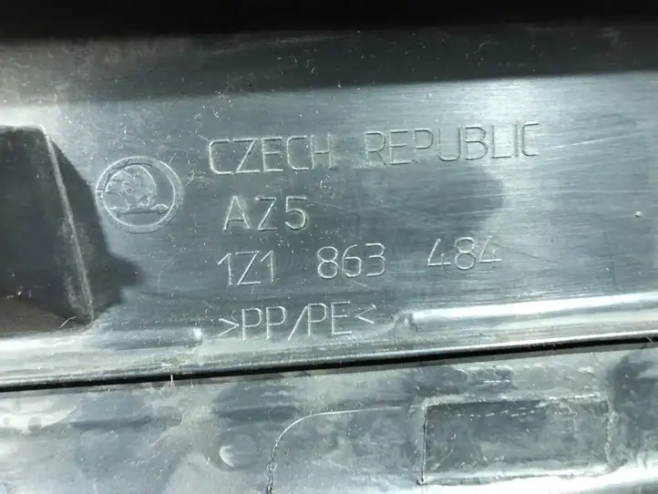 Skoda Octavia Mk2 (1Z) (2004 - 2013) 1Z1863484 Внутренняя отделка переднего порога — фото 3