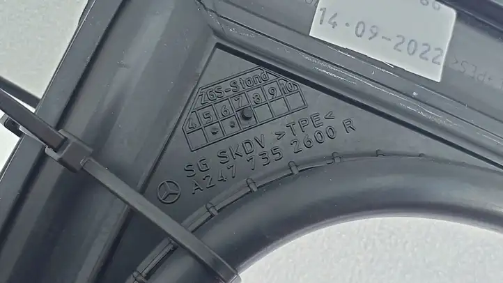 Mercedes-Benz EQB (2021 - ) A2477352600 Накладка стекла задней двери — фото 9