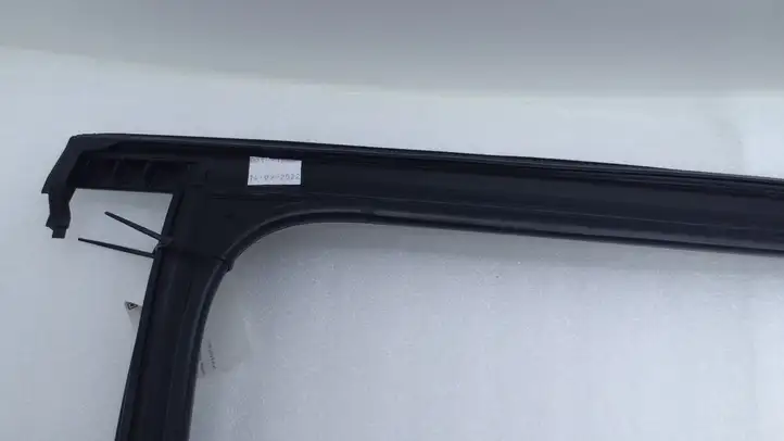 Mercedes-Benz EQB (2021 - ) A2477352600 Накладка стекла задней двери — фото 10