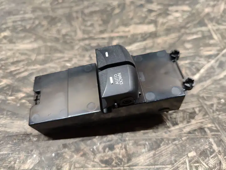 Hyundai i30 (2012 - 2015) 93570A6100 Кнопка стеклоподъемников — фото 1