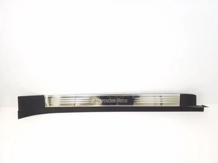 Mercedes-Benz SL R230 (2001 - 2012) A2306801835 Внутренняя отделка переднего порога — фото 1
