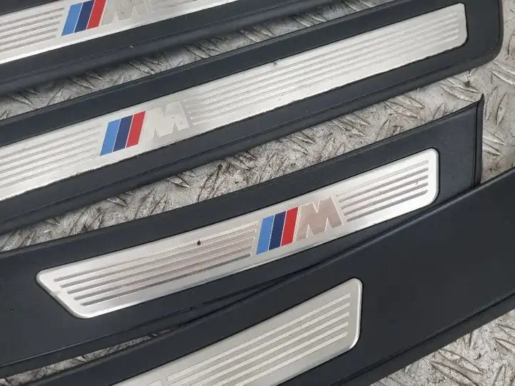 BMW 5 F10 F11 (2009 - 2016) 8050053 Внутренняя обшивка порога (комплект) — фото 12