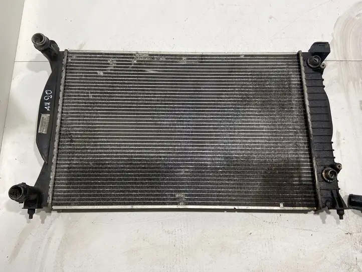 Audi A4 S4 B7 8E 8H (2004 - 2009) 8E0121251L Радиатор охлаждающей жидкости двигателя — фото 1