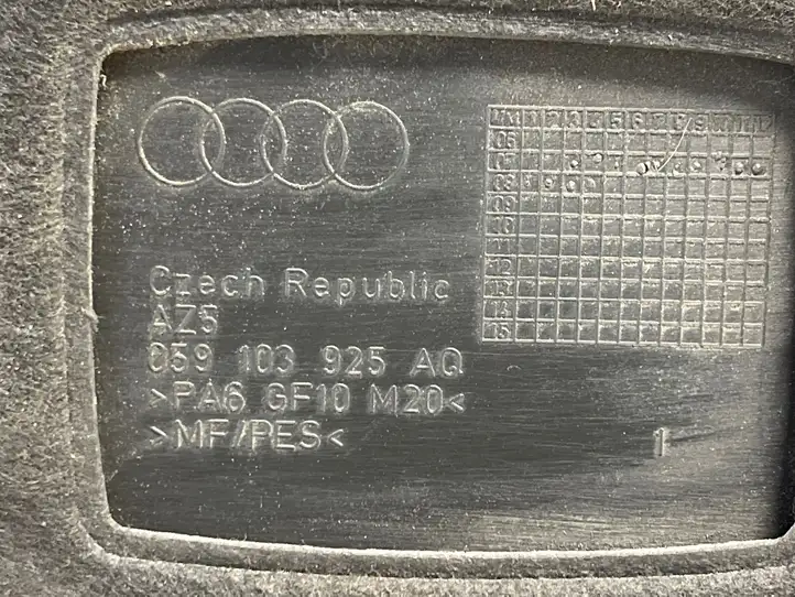 Audi A4 S4 B8 8K (2007 - 2011) 059103925AQ Крышка двигателя декоративная — фото 2