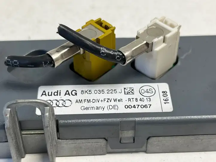 Audi A4 S4 B8 8K (2007 - 2011) 8K5035225J Усилитель антенны — фото 2