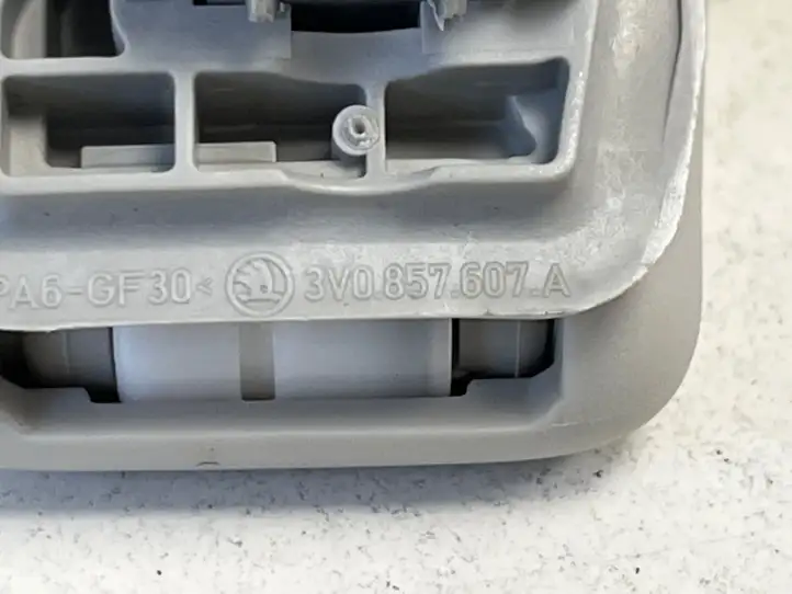 Skoda Superb B8 (3V) (2015 - 2023) 3V0857607A Потолочная ручка передняя — фото 2