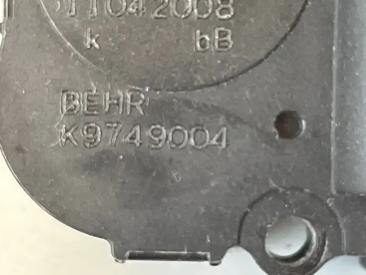 Audi A4 S4 B8 8K (2007 - 2011) K9749004 Двигатель задвижки потока воздуха — фото 2