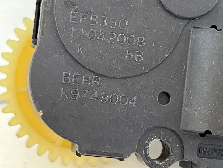 Audi A4 S4 B8 8K (2007 - 2011) K9749004 Двигатель задвижки потока воздуха — фото 2