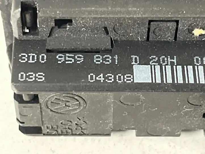 Audi Q7 4L (2005 - 2009) 3d0959831d Кнопка закрытия багажника — фото 2