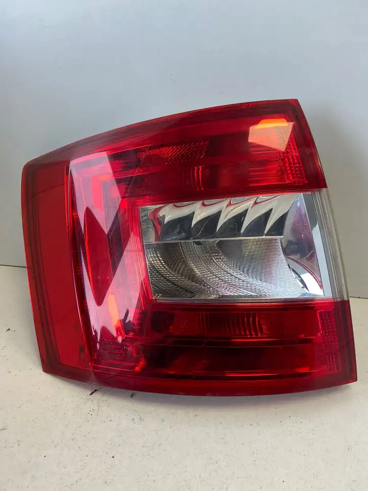 Skoda Octavia Mk3 (5E) (2013 - 2019) 5E9945095 Задний фонарь в кузове — фото 2